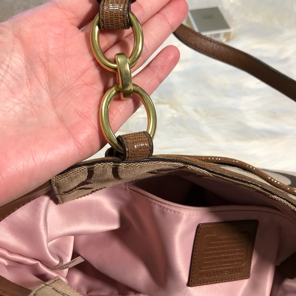 Large Coach Signature Logo Handbag With Gold Hardware - Picture 10 of 16